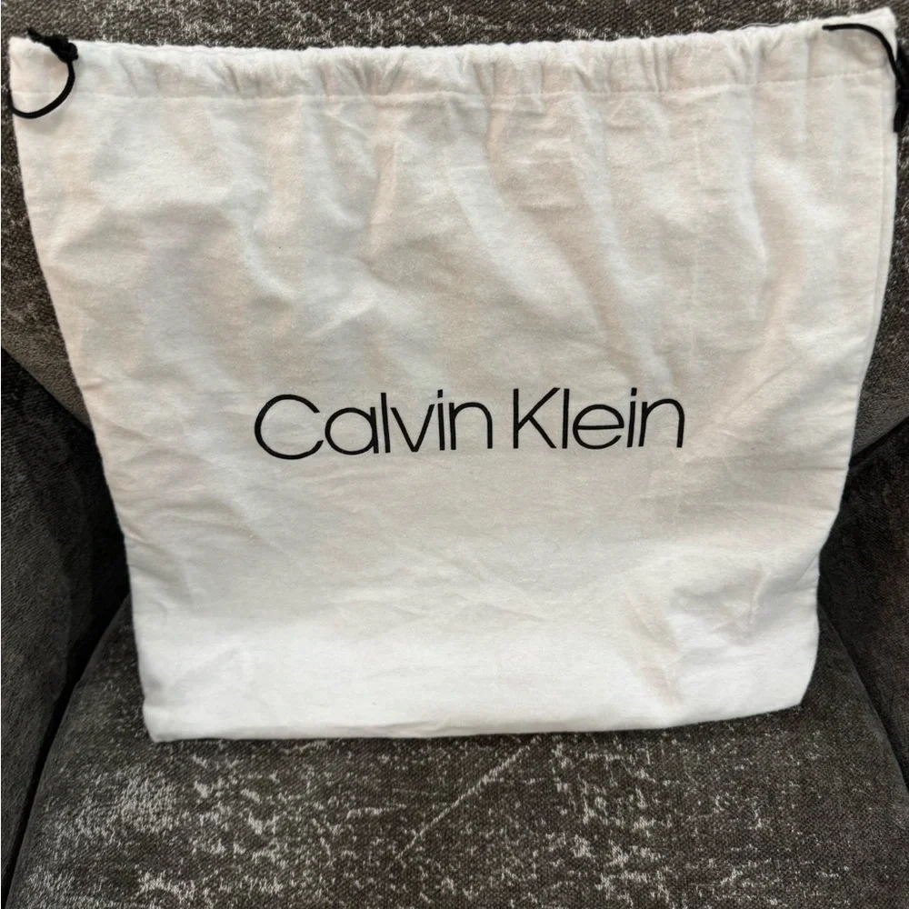 Calvin Klein Black Crossbody Bag with Gold Accents - Picture 9 of 9